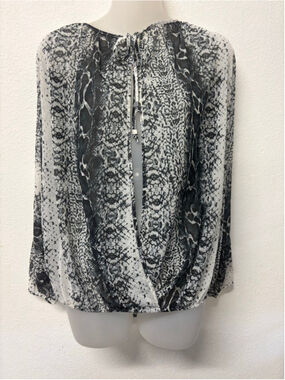 Buffalo Petite Blouse SP Black & White Snake Print bubble sleeve workwear